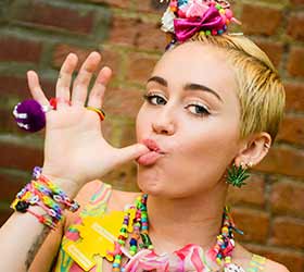 Miley Cyrus : Marijuana et poudre blanche... Une  photo volée fait scandale 