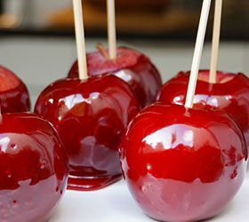 Les pommes d’amour pour célébrer le « Ndolo »