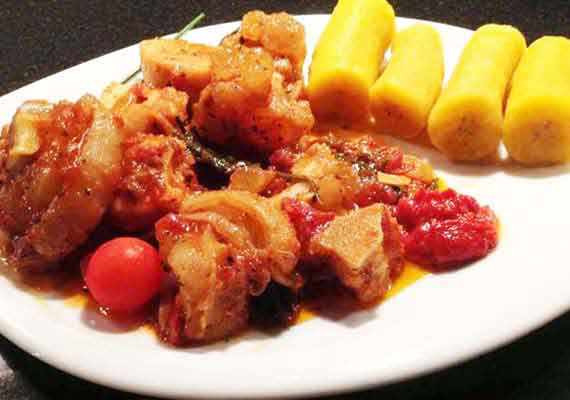 Rôtis de Jarret de porc accompagné de plantains mûrs
