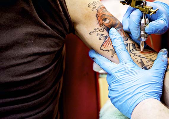 Tatouages : cancérigènes et toxiques ?