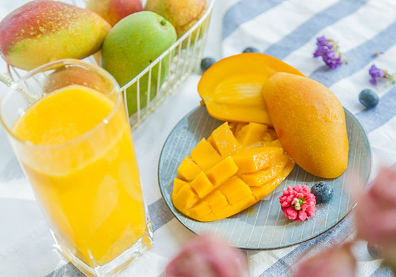 Mango cocktail