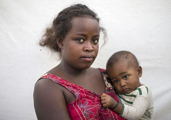 Encore enfant et déjà avec un enfant : Dans l’univers des filles-mères