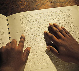 Journée mondiale du braille : « Ma famille se disait que c’était un gaspillage de m’envoyer à l’école »