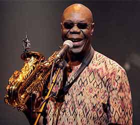 Manu Dibango invité pour fêter les 30 ans du cabaret Montparnasse en France