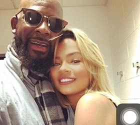 R-kelly refait surface avec une nouvelle petite amie