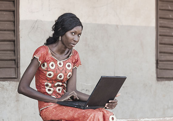 Girls power: La jeune fille camerounaise à la découverte des TIC