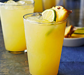 Cocktail pineapple ginger